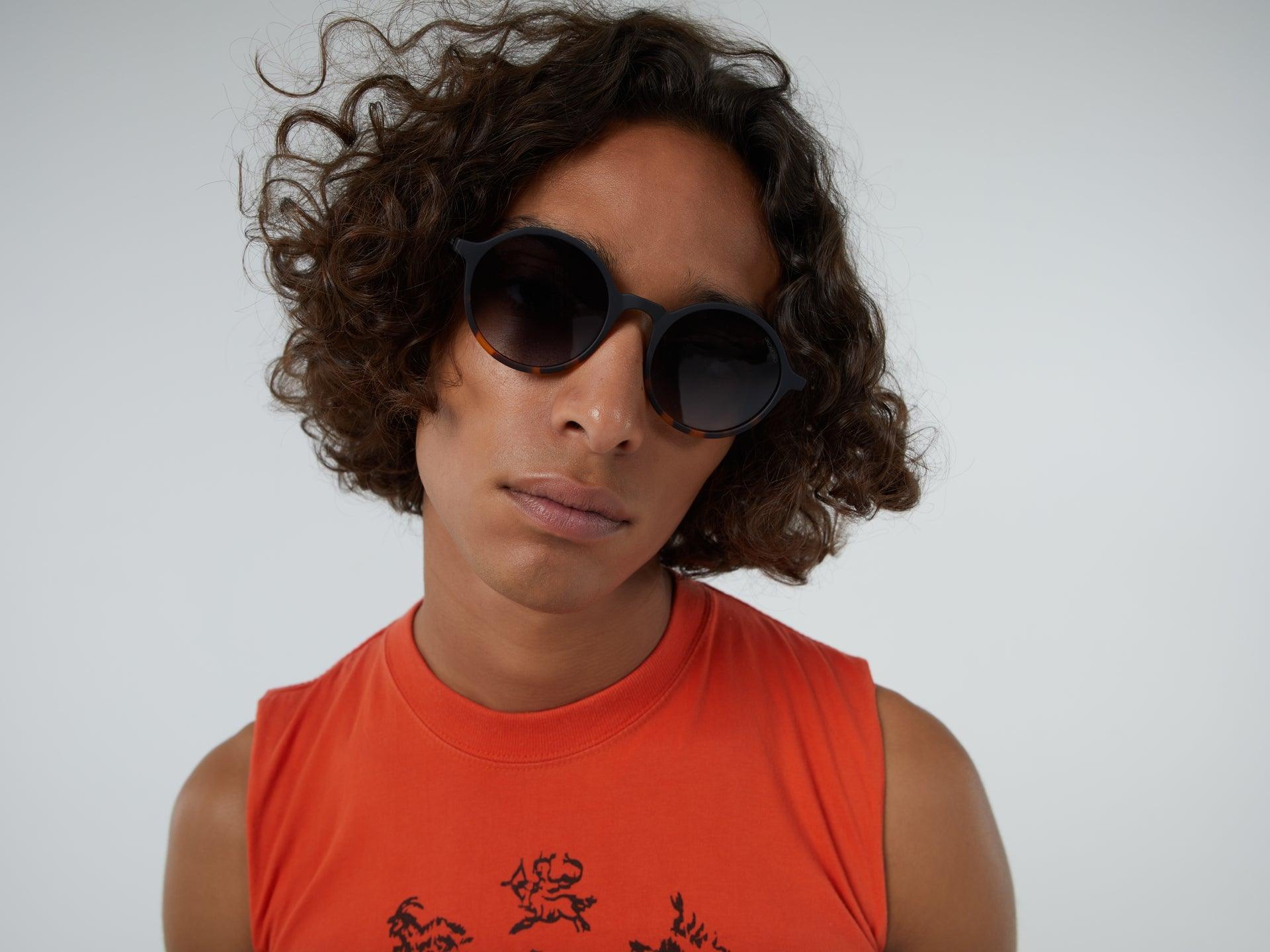 KOMONO Madison Matte Black/Tortoise Solglasögon - No Generation